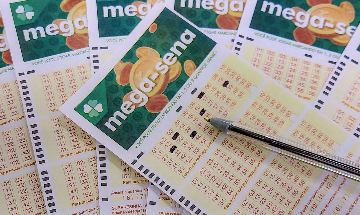 Mega-Sena 3013 acumula e prêmio vai a R$ 16 milhões Mega-Sena 3013 acumula e prêmio vai a R$ 16 milhões