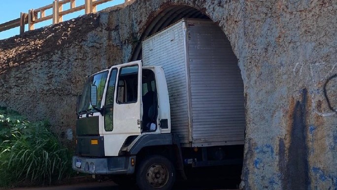 Segurança viária e asfalto: Zé Teixeira apresenta solicitações para Dourados Segurança viária e asfalto: Zé Teixeira apresenta solicitações para Dourados