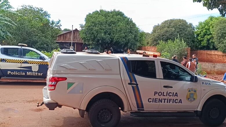 Mulher é encontrada morta dentro de casa no Panambi e filho é detido