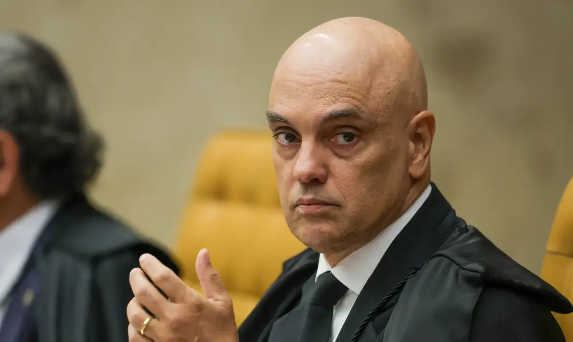 Fachin autoriza AGU a defender Moraes em processo nos EUA Fachin autoriza AGU a defender Moraes em processo nos EUA