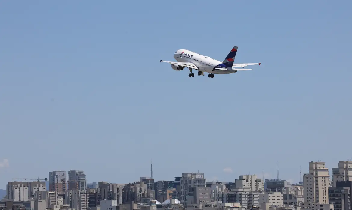 Petrobras reduz preço do querosene de aviação em 14,2% Petrobras reduz preço do querosene de aviação em 14,2%