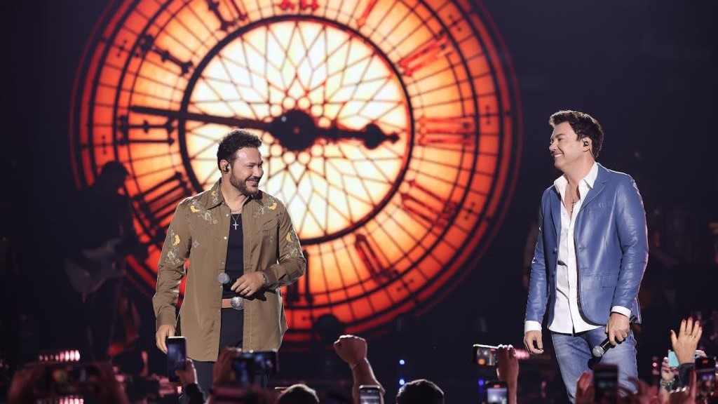 João Bosco & Vinícius encerram Festa Junina neste domingo com show repleto de sucessos