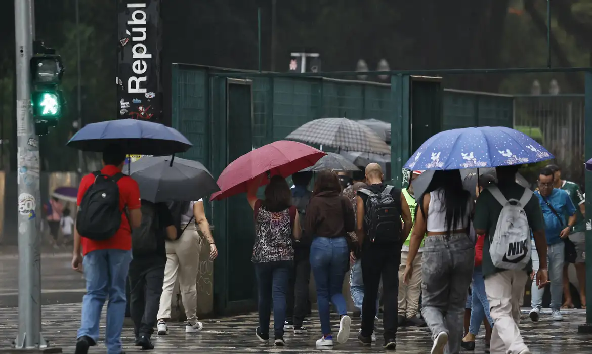 Inmet prevê pancadas de chuva em todas as regiões do país Inmet prevê pancadas de chuva em todas as regiões do país