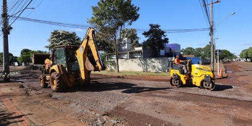 Operação tapa-buraco teve início pelas ruas Iran Pereira de Matos e Joaquim Alves Taveira, na Vila Mary – Fotos: A. Frota