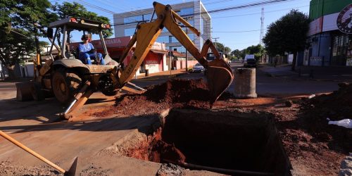 Obra está sendo executada no cruzamento das ruas Monte Alegre com Menote Marques de Mattos – Foto: A. Frota