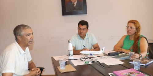 O desportista Salim Raidan Neto reunido com o prefeito Marçal Filho e com a interina Sandra Giselly Amaral Assunção – Foto: A. Frota