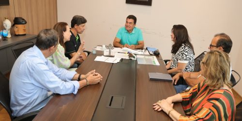 Prefeito Marçal Filho reunido com diretores da Associação de Apoiadores do Hospital de Amor de Dourados e com o presidente do Sicredi Centro Sul – Foto: A. Frota