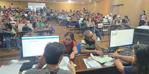 Período para busca de vaga remanescente na Rede Municipal de Ensino começou nesta sexta-feira em Dourados e pais de alunos remanescentes foram acolhidos pela Central de Matrículas