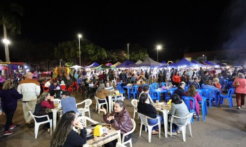 Feira Sabores completa um ano com música ao vivo, gastronomia e agricultura familiar
