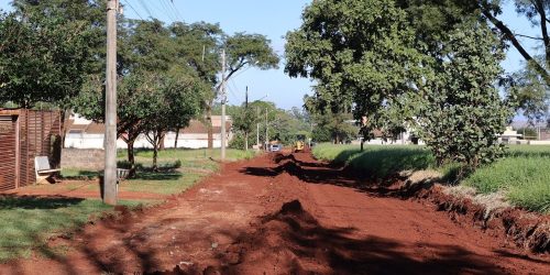 A nova etapa de asfalto no jardim das Primaveras tem previsão de conclusão em dois meses – Fotos: A. Frota