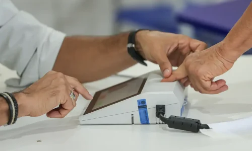 Mais de 158 milhões de eleitores vão às urnas para escolher o presidente do país
