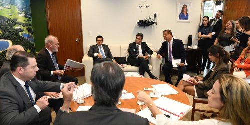 O prefeito Marçal Filho reunido em Brasília com a bancada federal de Mato Grosso do Sul: emendas para Dourados – Foto: Assecom