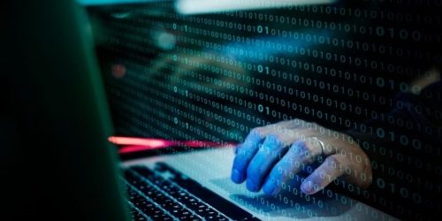 Suspeita de crimes cibernéticos é presa em Pernambuco