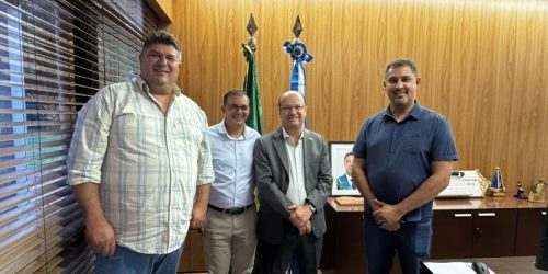 Vereador Yuri apresenta projetos para o vice-governador Barbosinha. Foto: Assessoria/CMD