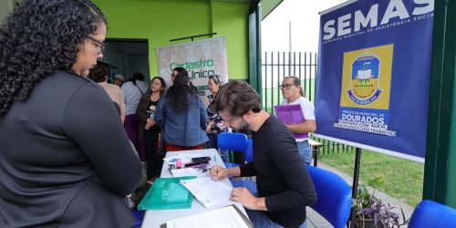 Serviços iniciaram nesta quarta, vão até sexta e estão sendo oferecidos na Escola Estadual Antônio Vicente Azambuja – Foto: A. Frota
