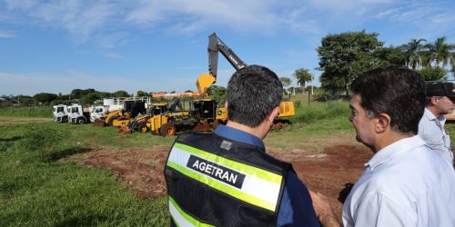 Obra iniciada hoje vai criar uma grande via ligando o Aeroporto de Dourados à BR-463, nas proximidades do Hospital Regional – Foto: A. Frota