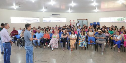 O prefeito Marçal Filho e o secretário municipal de Educação José Targino reunido com os diretores de escolas e Ceims para falar do ano letivo – Foto: A. Frota