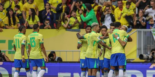 Jogadores comemoram um dos gols da Seleção Brasileira em Brasília
Créditos: Rafael Ribeiro / CBF