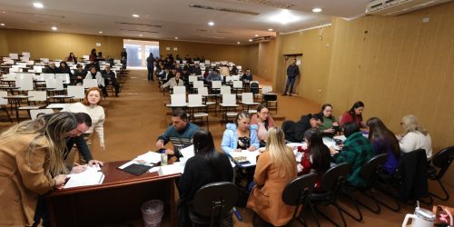 Entre os empossados estão nutricionistas, assistentes sociais, farmacêuticos, fisioterapeutas, dentistas, técnicos de enfermagem, auxiliares de odontologia, educadores físicos, enfermeiros e fonoaudiólogos Foto: A. Frota