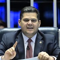 Alcolumbre anuncia sessões para discutir e votar fim da escala 6×1