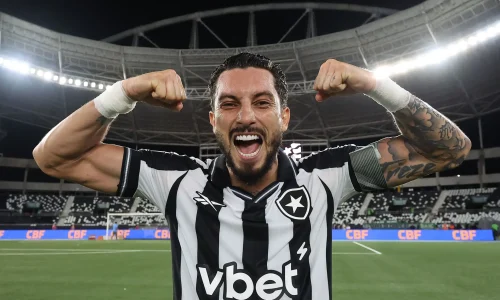 Alex Telles festeja o gol da vitória do Botafogo sobre a Chapecoense, no RioVitor Silva / Botafogo