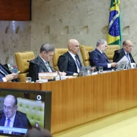 Ministros discutem em sessão plenária do Supremo Tribunal Federal