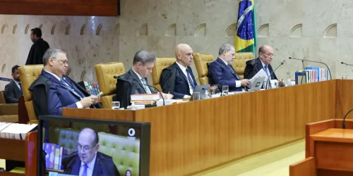 Ministros discutem em sessão plenária do Supremo Tribunal Federal