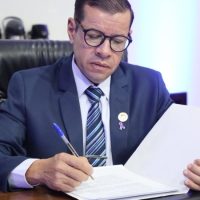 Pedro Pepa solicita projeto para reforma e modernização da Praça da Juventude
