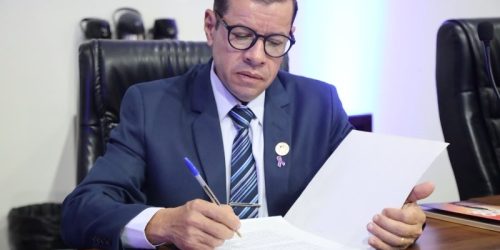 Pedro Pepa solicita projeto para reforma e modernização da Praça da Juventude