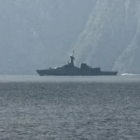 Após reabertura, Irã volta a boquear o Estreito de Ormuz neste sábado (18).
SAHAR AL ATTAR / AFP