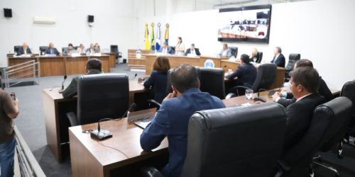 Câmara realiza duas sessões e aprova projetos em primeira e segunda votação
