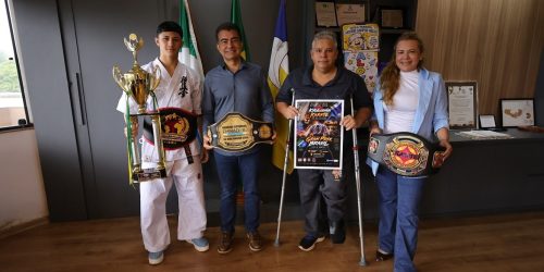 Prefeito recebe campeão de karatê e organizadores de estadual de basquete
