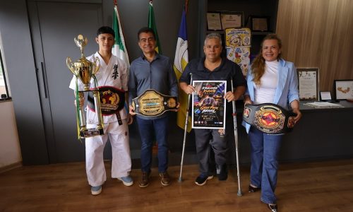 Prefeito recebe campeão de karatê e organizadores de estadual de basquete