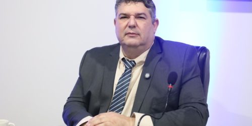 Yuri pede revitalização de quadra de escola indígena antes dos jogos escolares