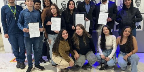 Elias Ishy homenageia alunos da Escola Menodora por projeto de preservação ambiental