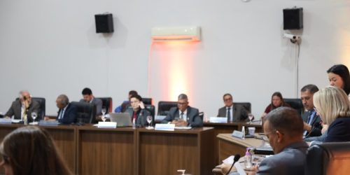 Câmara de Dourados realiza sessão com aprovação de homenagens e títulos