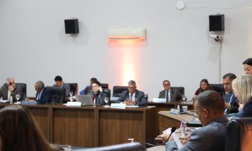 Câmara de Dourados realiza sessão com aprovação de homenagens e títulos