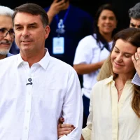 Flávio visitará Jair Bolsonaro nesta terça-feira