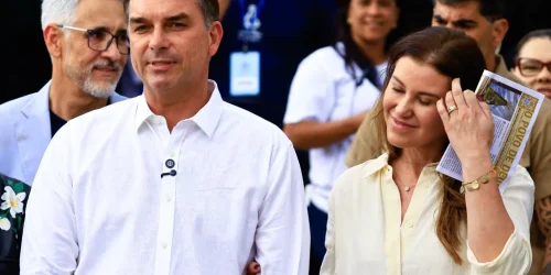 Flávio visitará Jair Bolsonaro nesta terça-feira