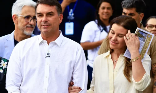 Flávio visitará Jair Bolsonaro nesta terça-feira