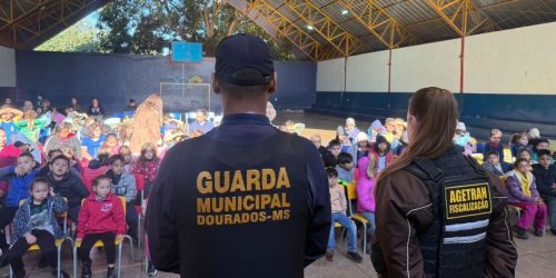 Em Itahum, crianças assistiram a palestras e participaram várias atividades relacionadas ao trânsito. Divulgação/Assecom