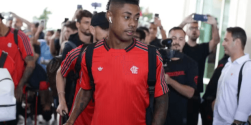 Bruno Henrique com a delegação do Flamengo (Bruno Henrique com a delegação do Flamengo - Reprodução: Instagram/Flamengo)