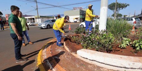 Serviço de revitalização irá abranger todas as floreiras espalhadas pelos cruzamentos da região central da cidade – Foto: A. Frota