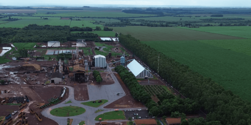 Com investimentos que somam R$ 130 milhões na área industrial e armazém, a usina já fez o seu primeiro embarque de cerca de 7 mil toneladas.
(Imagem: Divulgação/Fátima do Sul Agro-energética)