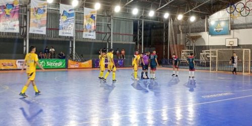 Semifinais dos JADs apresentaram duas grandes partidas no ginásio de esportes da Unigran. Divulgação/Assecom