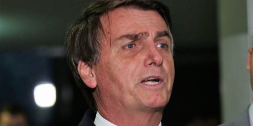 Brasília - Os deputados Jair Bolsonaro e Eduardo Bolsonaro falam com a imprensa (Fábio Rodrigues Pozzebom/Agência Brasil)