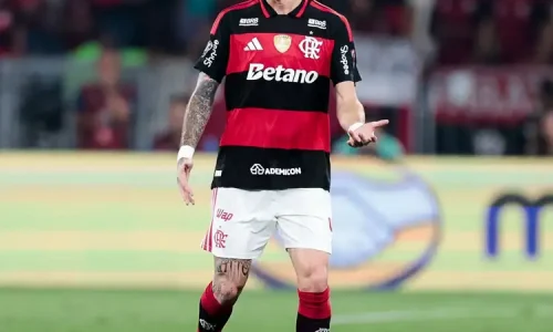 Léo Pereira diz que gramado do Maracanã prejudica o Flamengo: ‘Muito ruim’