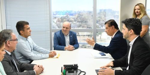 Prefeito Marçal Filho reunido com o presidente da Agência Nacional de Aviação Civil (Anac), Adriano Pinto de Miranda e com o senador Nelsinho Trad. Fotos: Divulgação/Assecom