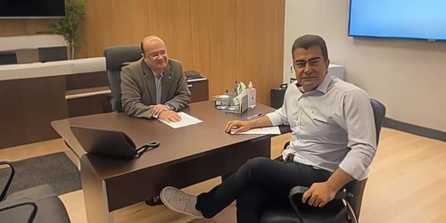 Prefeito Marçal Filho reunido com o governador em exercício José Carlos Babosinha para discutir aumento nos repasses para média e alta complexidade em Dourados. Foto: Divulgação/Assecom