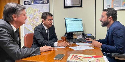 Com o deputado federal Dagoberto Nogueira, Marçal Filho manteve audiência com Anderson Sampaio, diretor de Ações Educacionais do FNDE. Foto: Assecom